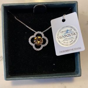 Nic & Syd daisy pendant with Swarovski crystals